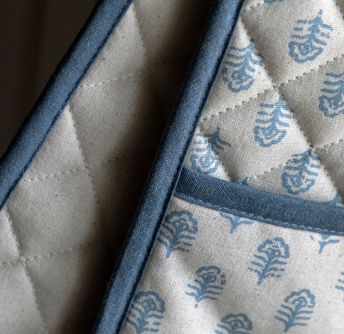 Floral Stamp Oven Glove Blue